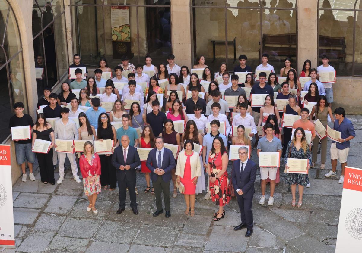 En imagenes la ceremonia de reconocimiento de los mejores resultados de la PAU en Salamanca