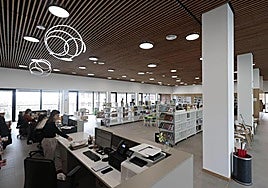 Interior de la Biblioteca Carmen Martín Gaite.