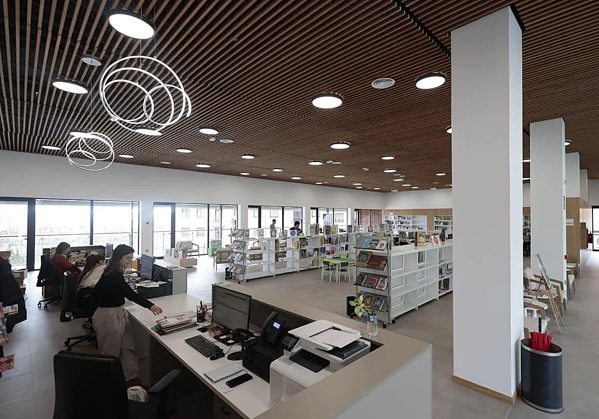 Interior de la Biblioteca Carmen Martín Gaite.