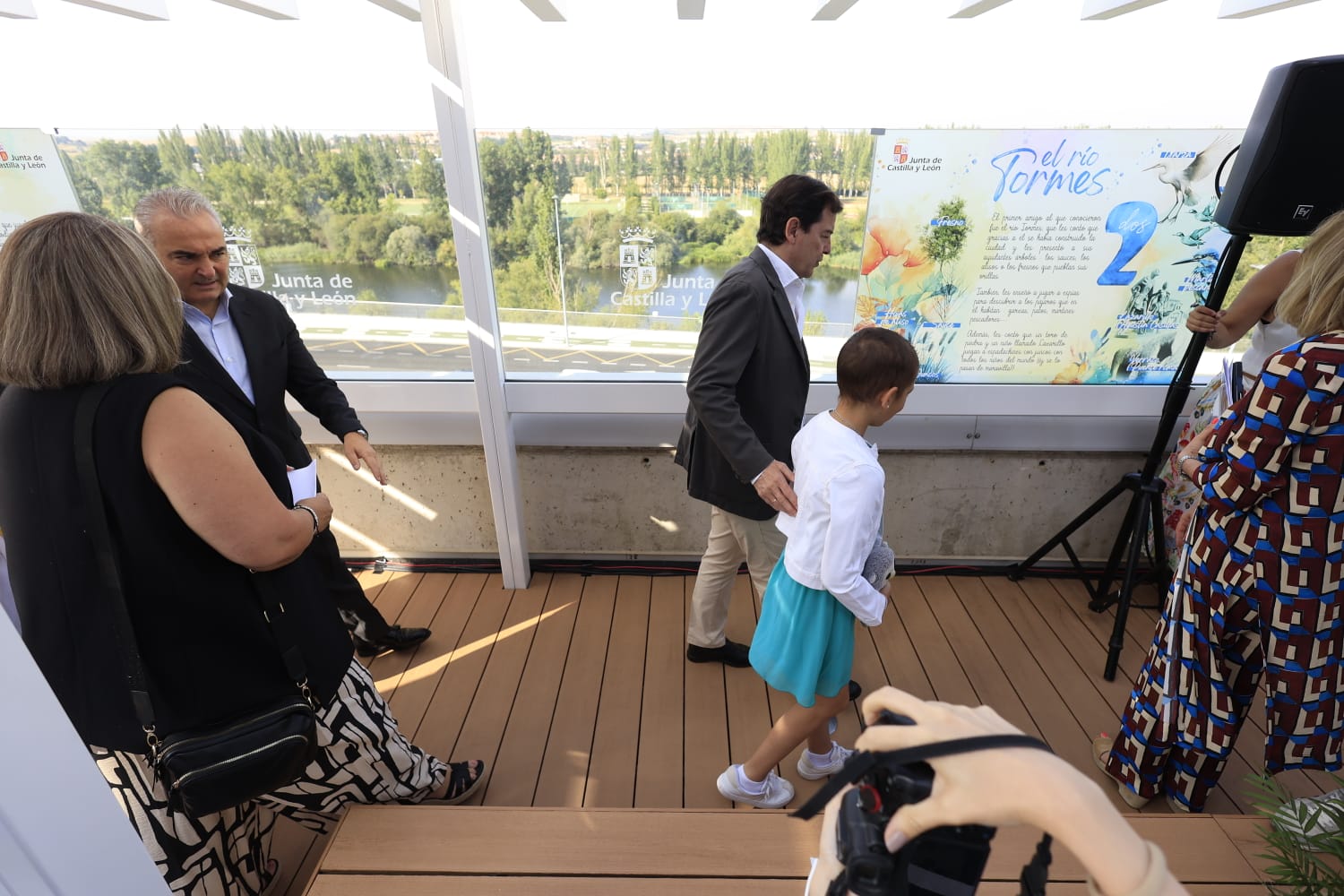 La azotea del hospital de Salamanca se convierte en un parque para niños con cáncer
