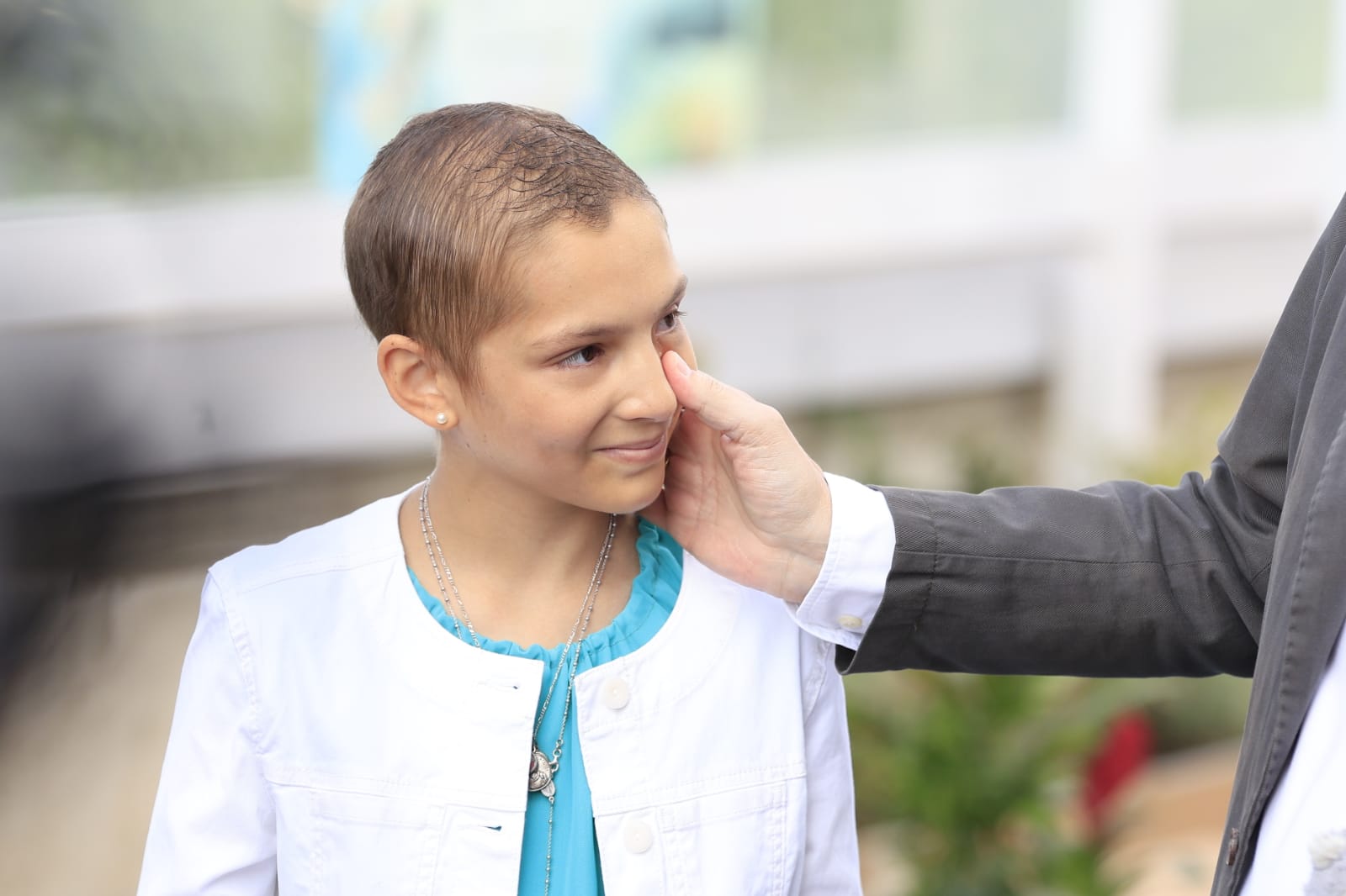 La azotea del hospital de Salamanca se convierte en un parque para niños con cáncer