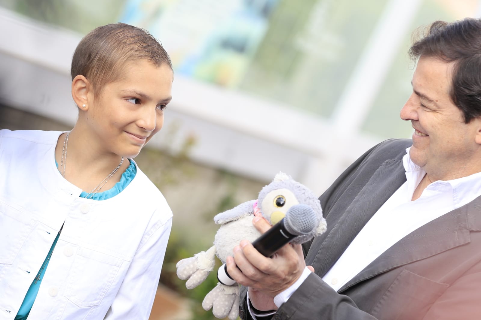 La azotea del hospital de Salamanca se convierte en un parque para niños con cáncer