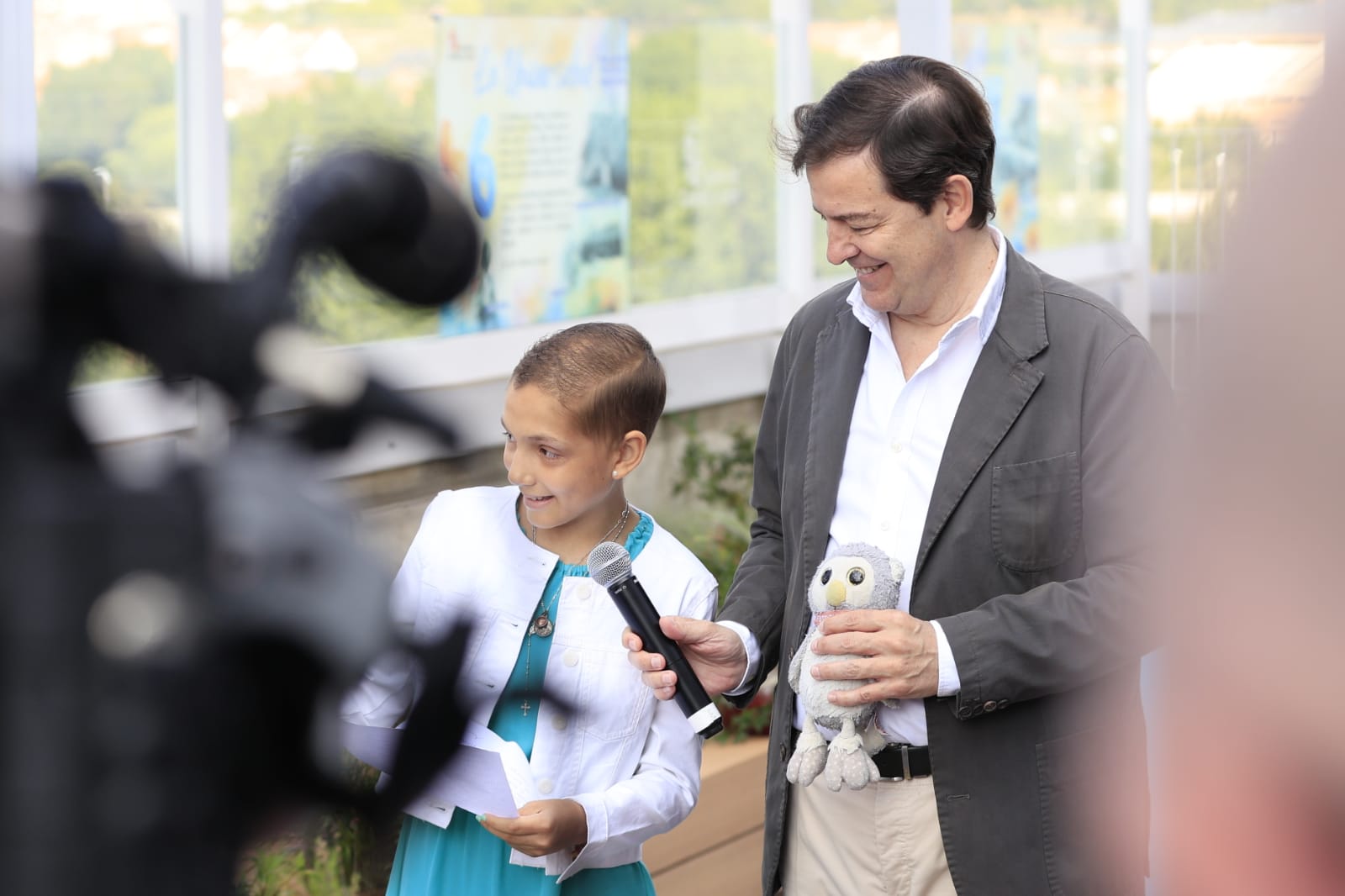 La azotea del hospital de Salamanca se convierte en un parque para niños con cáncer
