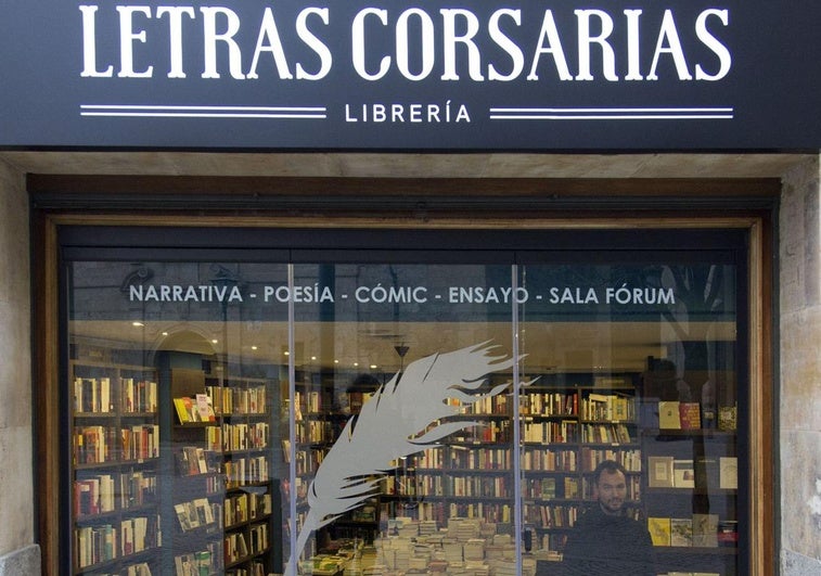 Imagen de archivo de una de las fachadas de la librería Letras Corsarias en Salamanca,