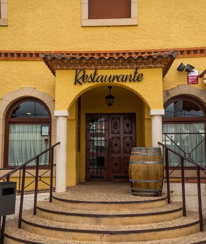 Imagem secundária 2 - O restaurante lucrativo de uma cidade em Salamanca para venda que é forçada às montanhas