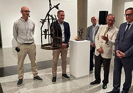 El alcalde de Salamanca, Carlos García Carbayo, en la inauguración de la exposición.