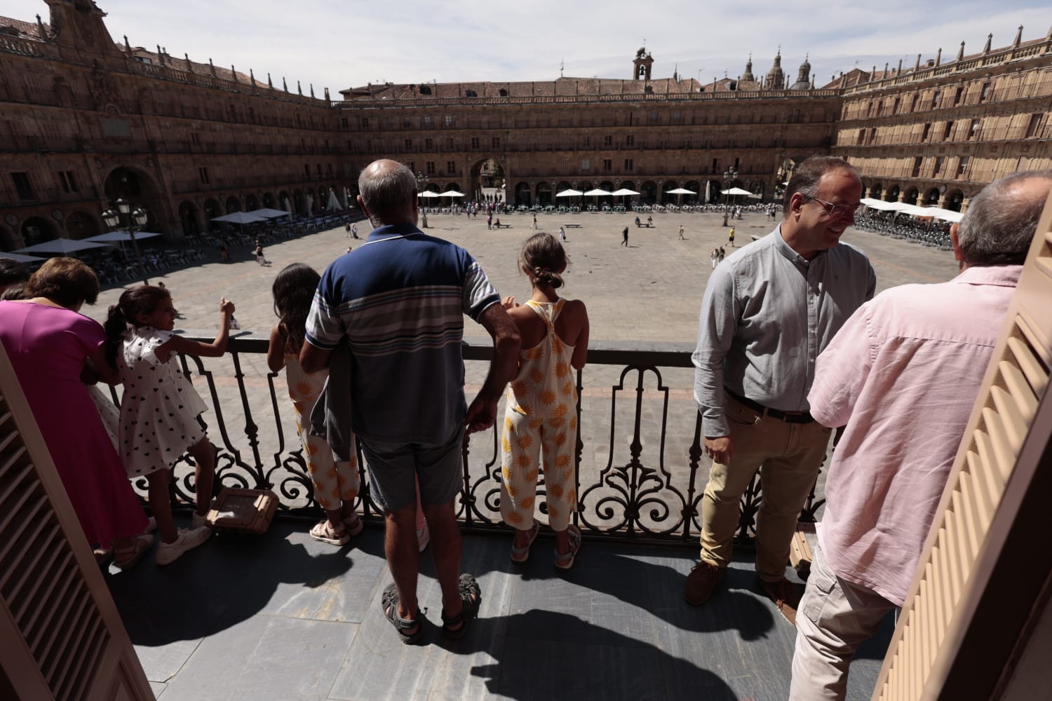 Los niños saharauis que pasarán el verano con familias salmantinas acuden al Ayuntamiento