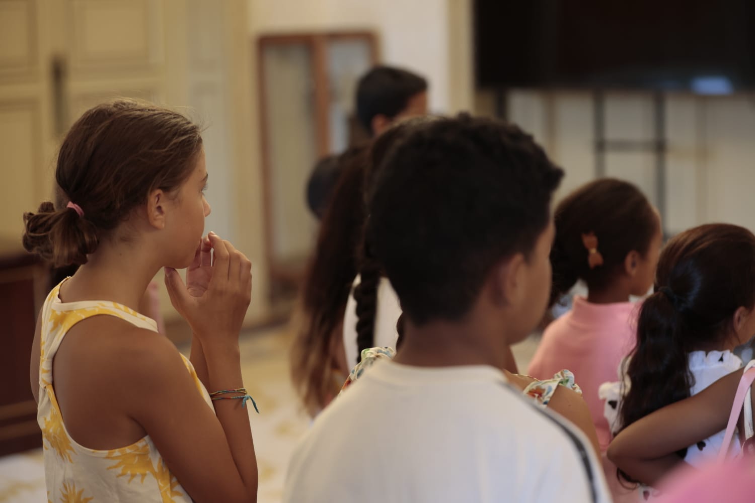 Los niños saharauis que pasarán el verano con familias salmantinas acuden al Ayuntamiento