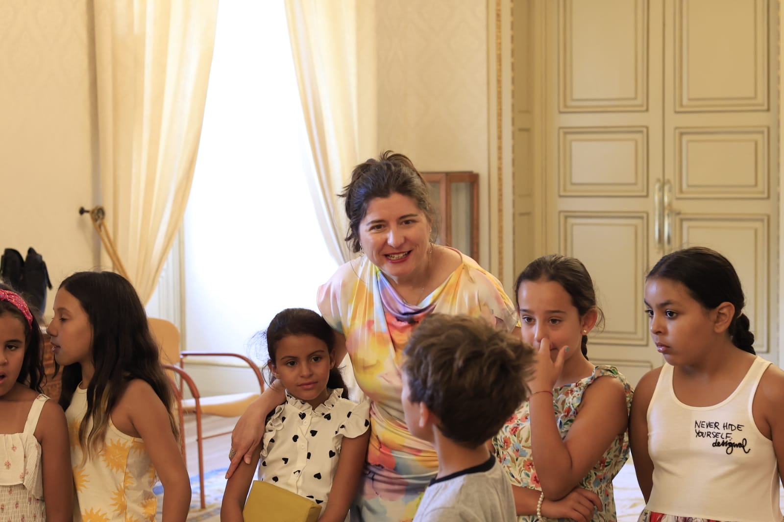 Los niños saharauis que pasarán el verano con familias salmantinas acuden al Ayuntamiento
