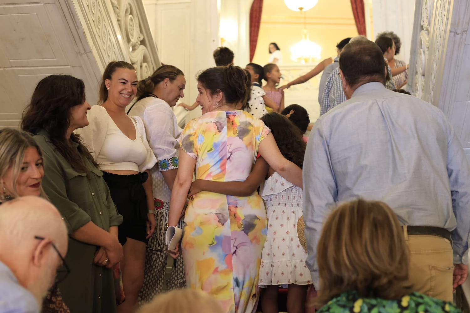 Los niños saharauis que pasarán el verano con familias salmantinas acuden al Ayuntamiento