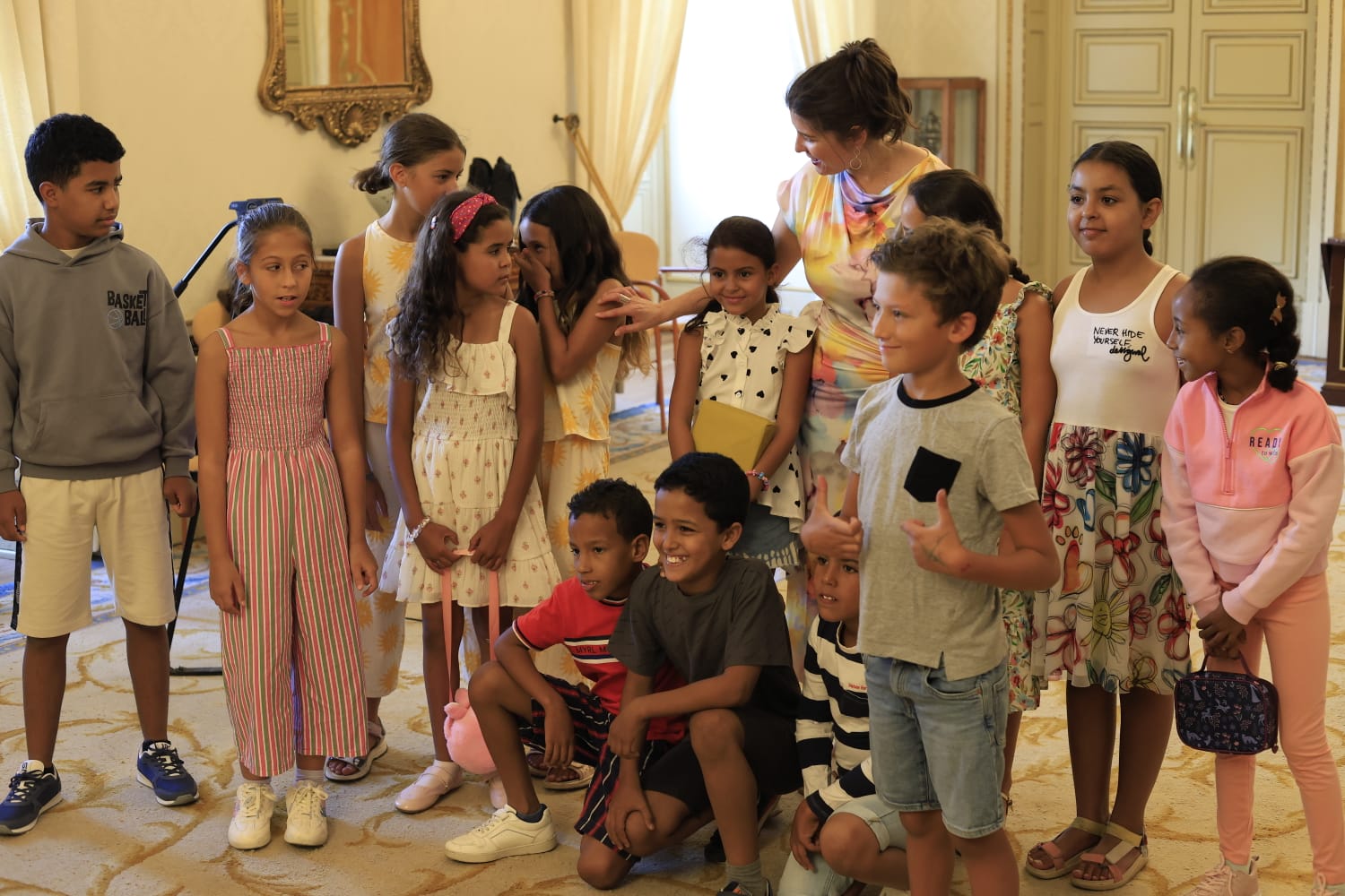 Los niños saharauis que pasarán el verano con familias salmantinas acuden al Ayuntamiento