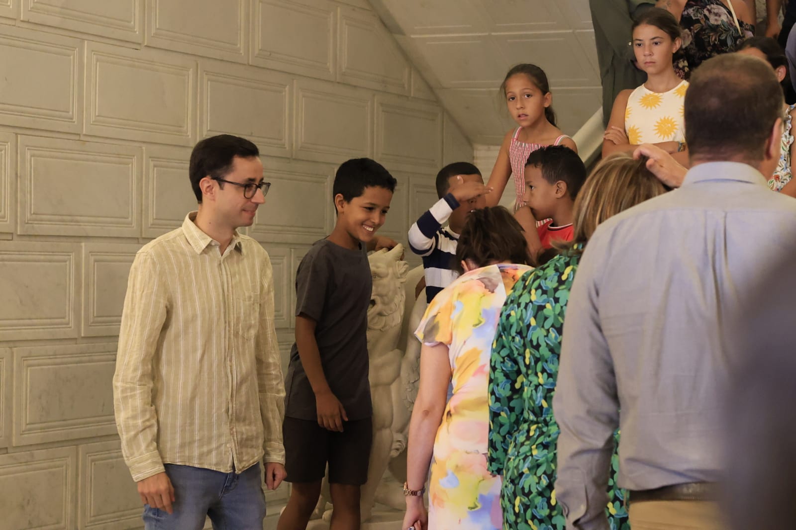 Los niños saharauis que pasarán el verano con familias salmantinas acuden al Ayuntamiento