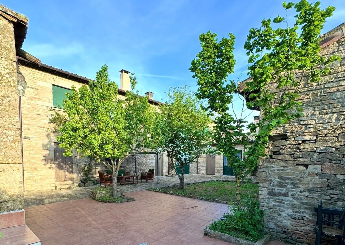 Imagen secundaria 1 - La fabulosa casa en un pueblo de Salamanca con 36 habitantes que disfruta de un río a su puerta