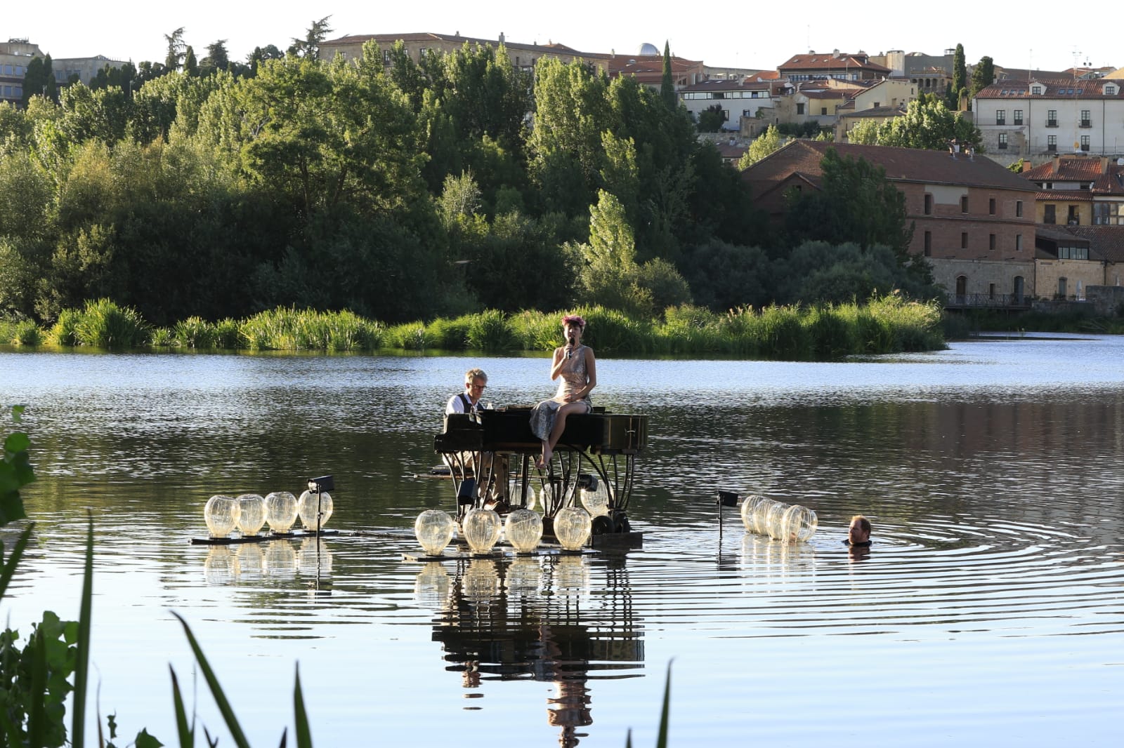 El río Tormes de Salamanca, convertido en un escenario único