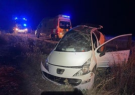 Imagen del coche accidentado en Zorita de la Frontera.