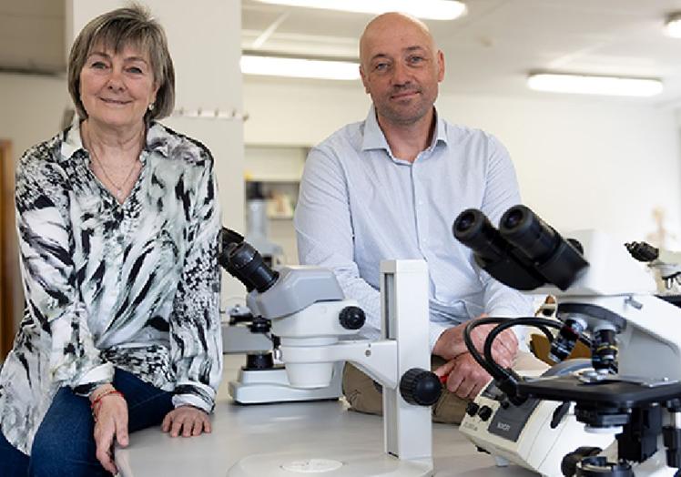 Mª María Ángeles Bárcena y Andrés Rigual, miembros del grupo de Geociencias Oceánicas de la USAL.