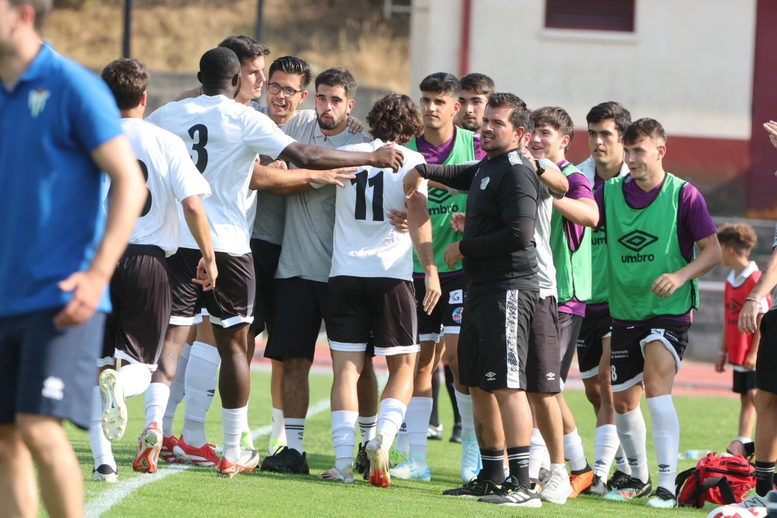 El Salamanca UDS deja escapar la victoria en el último suspiro ante el Guijuelo