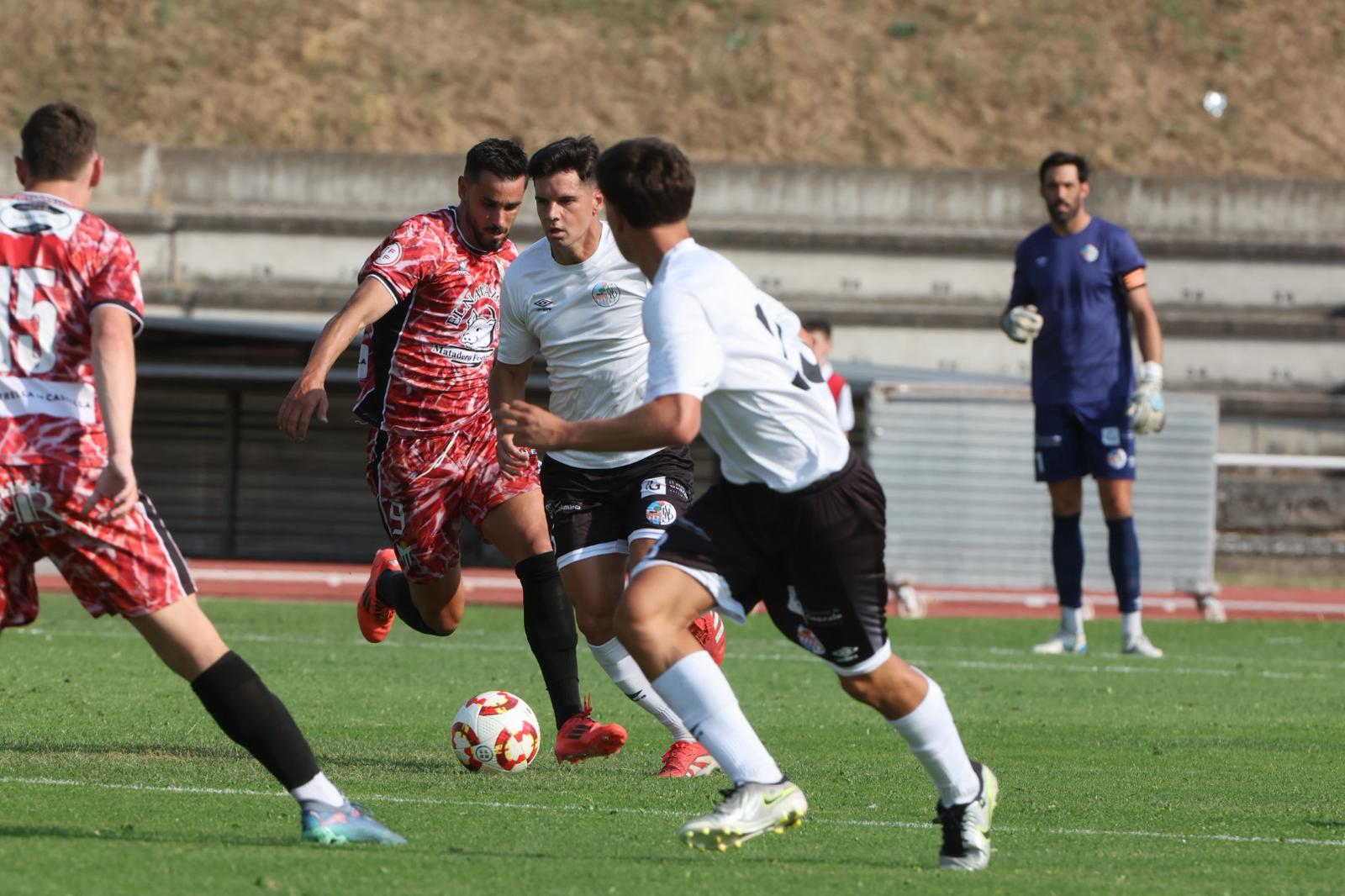 El Salamanca UDS deja escapar la victoria en el último suspiro ante el Guijuelo