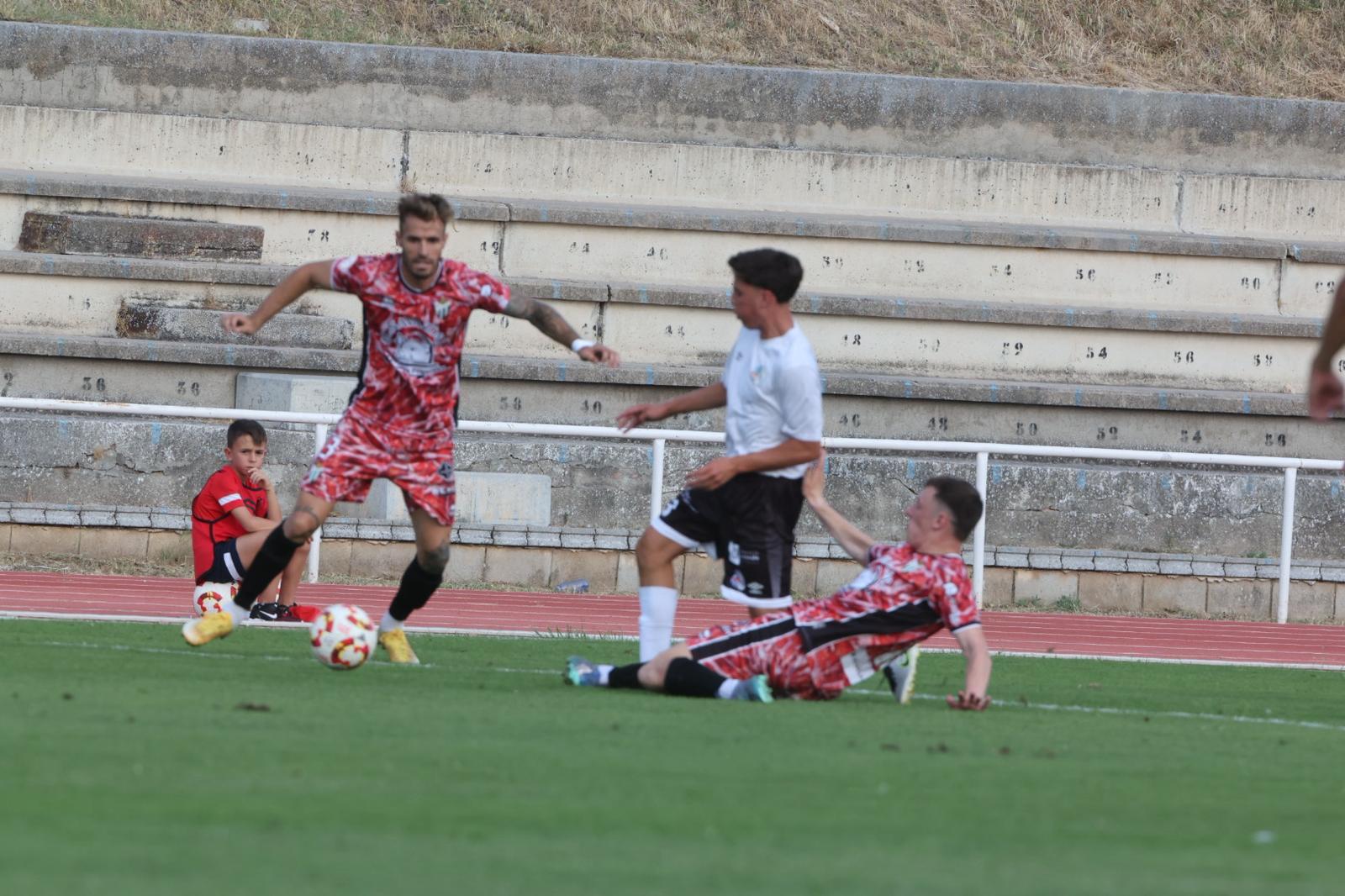 El Salamanca UDS deja escapar la victoria en el último suspiro ante el Guijuelo