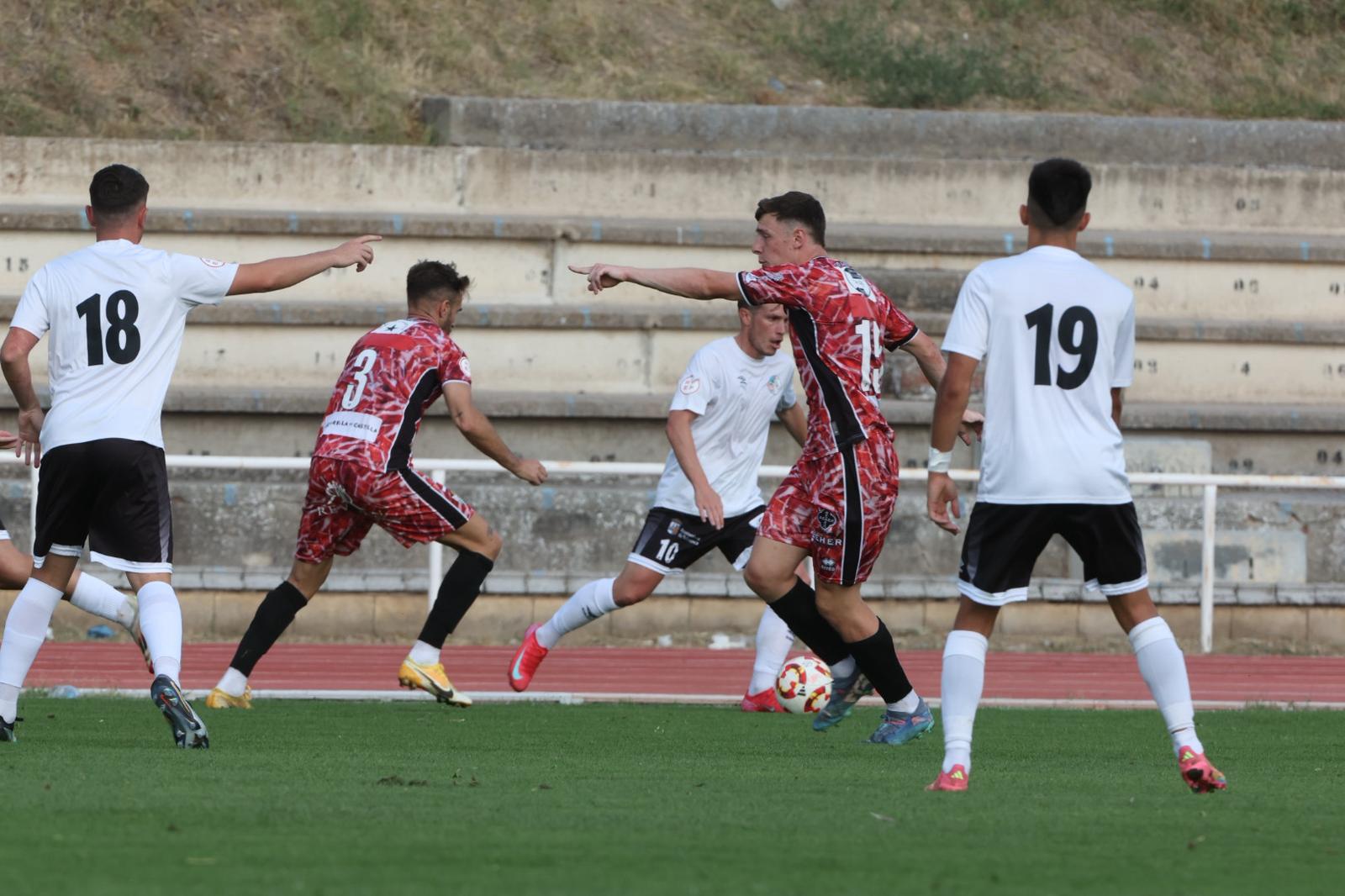 El Salamanca UDS deja escapar la victoria en el último suspiro ante el Guijuelo