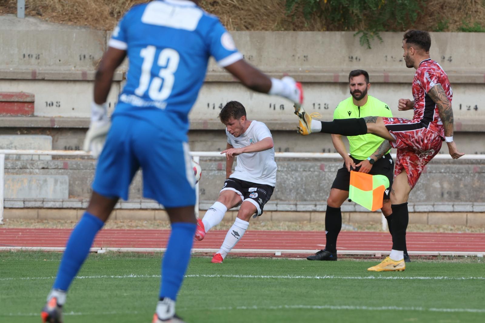 El Salamanca UDS deja escapar la victoria en el último suspiro ante el Guijuelo