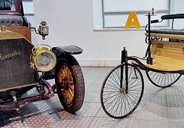 Una réplica del primer automóvil de la historia, en el Museo de Automoción de Salamanca