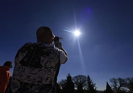 Observación de un eclipse parcial de sol desde Salamanca.