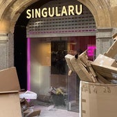 Últimos retoques de la tienda de Singularu para su inminente apertura en el centro de Salamanca.