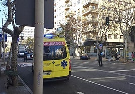 Imagen de archivo de una ambulancia en la avenida Mirat de Salamanca.