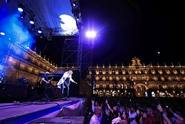 Concierto de Bonnie Tyler en la Plaza Mayor de Salamanca.