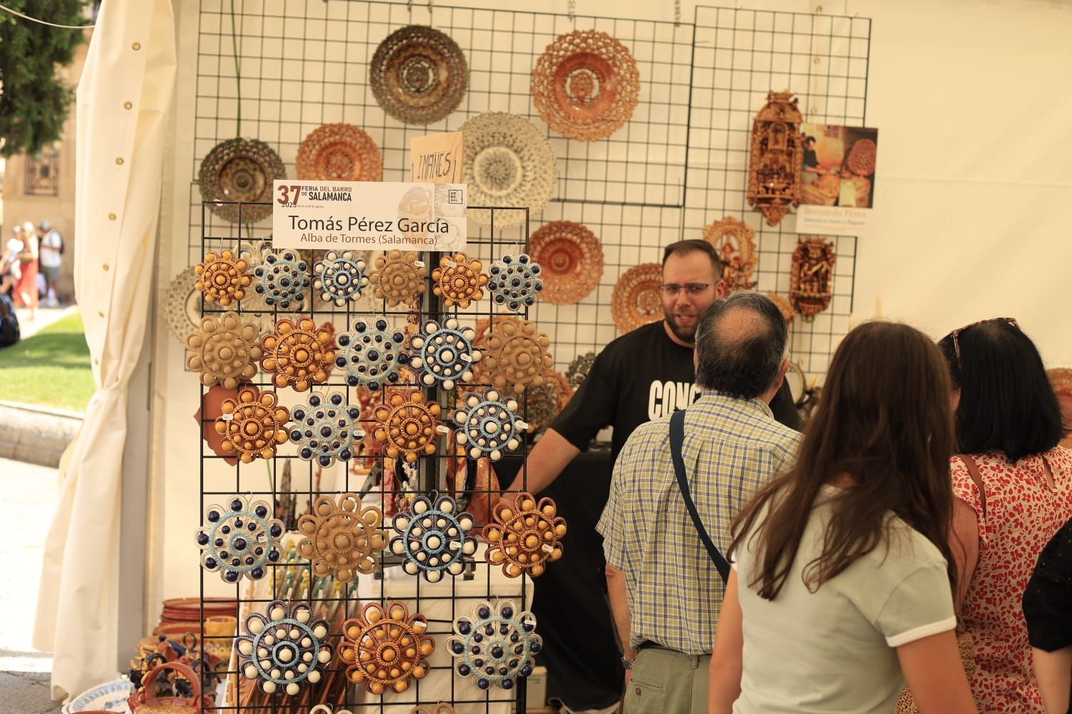 En imagenes, la Feria del Barro de Salamanca