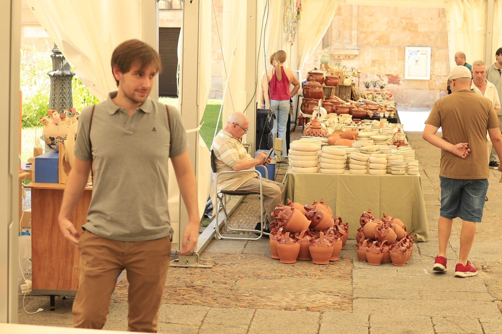 En imagenes, la Feria del Barro de Salamanca