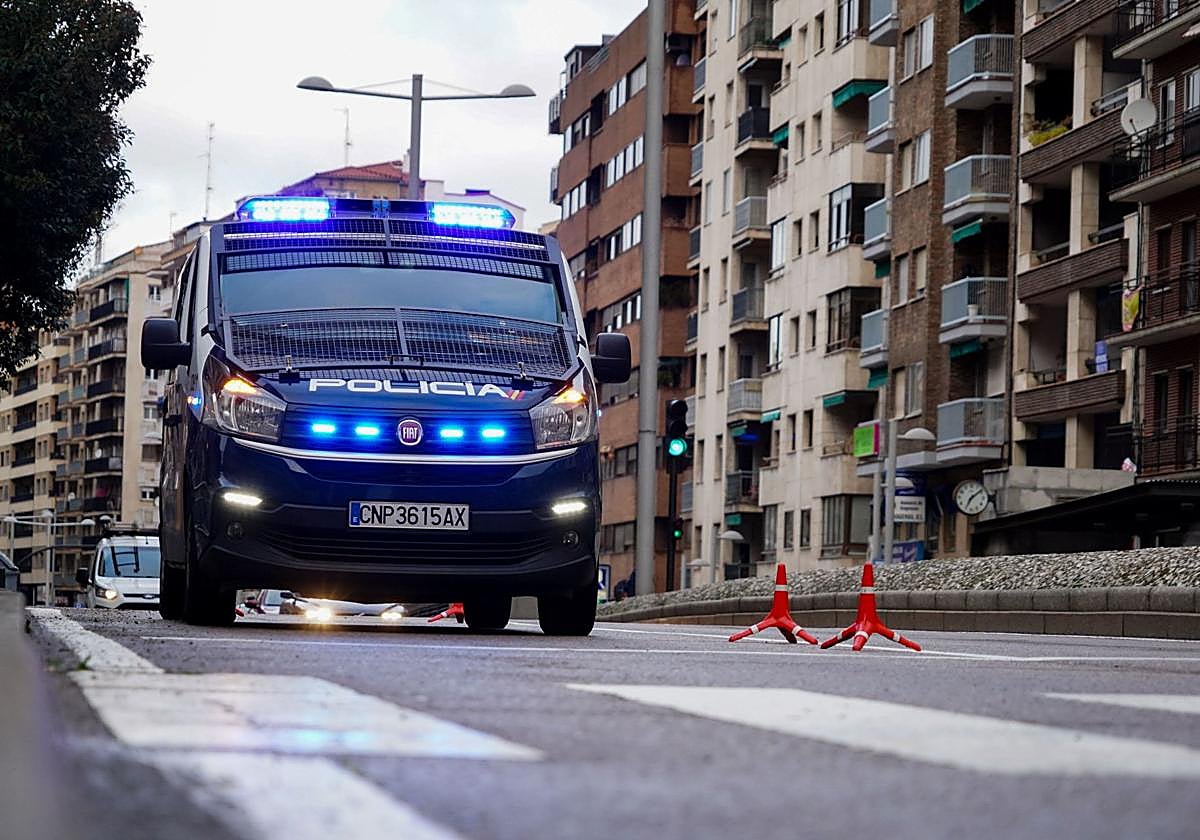 Furgón de la Policía Nacional en Salamanca.