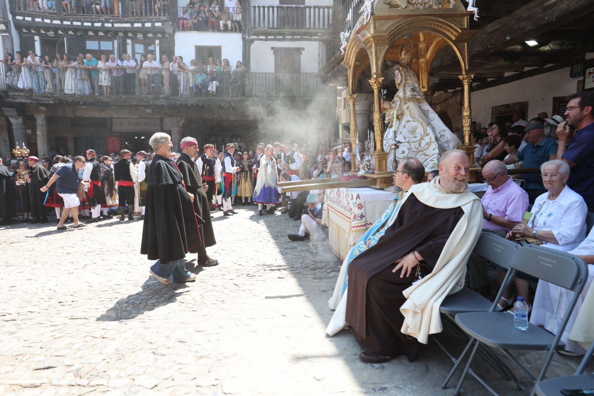 La Alberca &#039;con el corazón dividido entre el fuego y el inicio de las fiestas&#039;