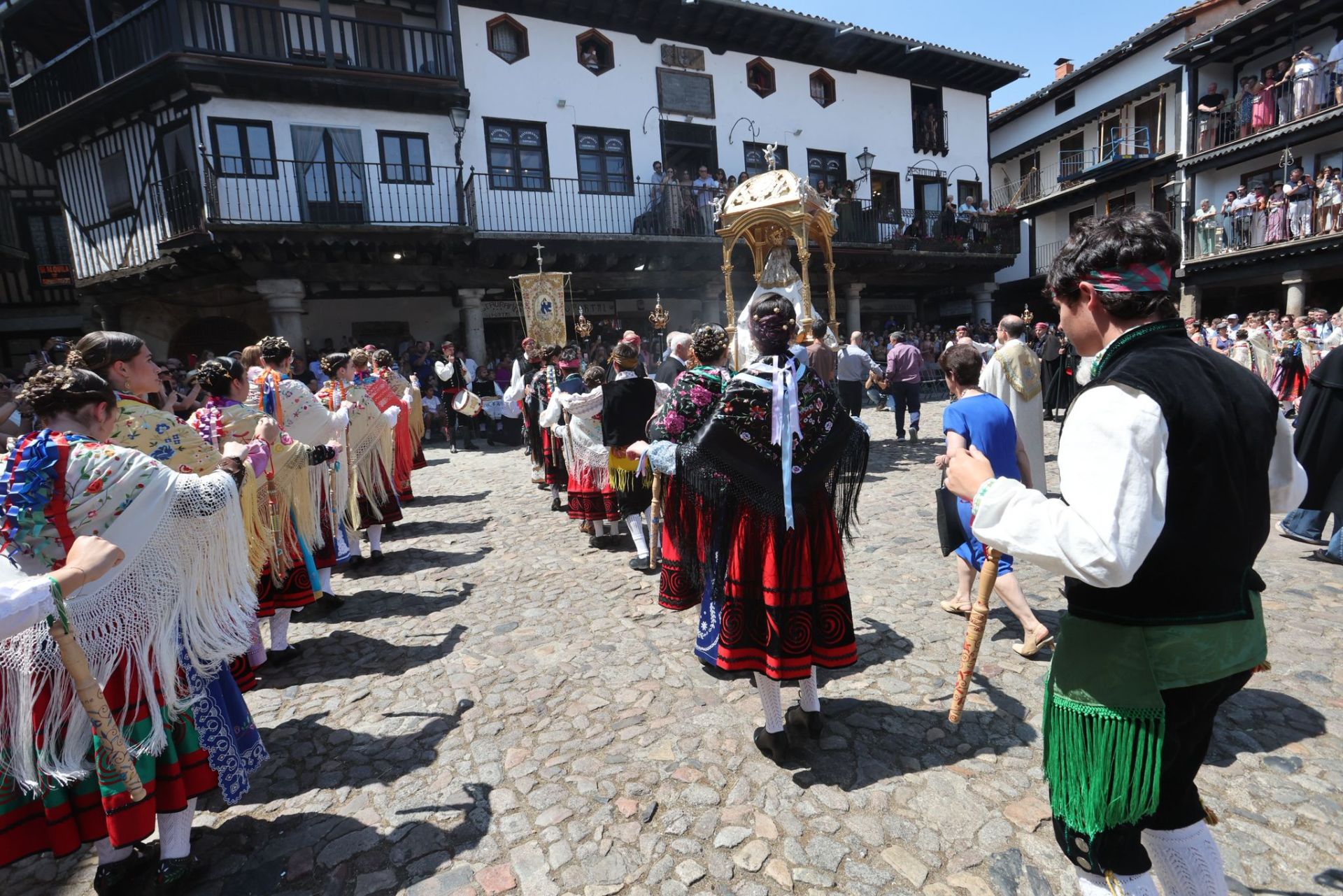 La Alberca &#039;con el corazón dividido entre el fuego y el inicio de las fiestas&#039;