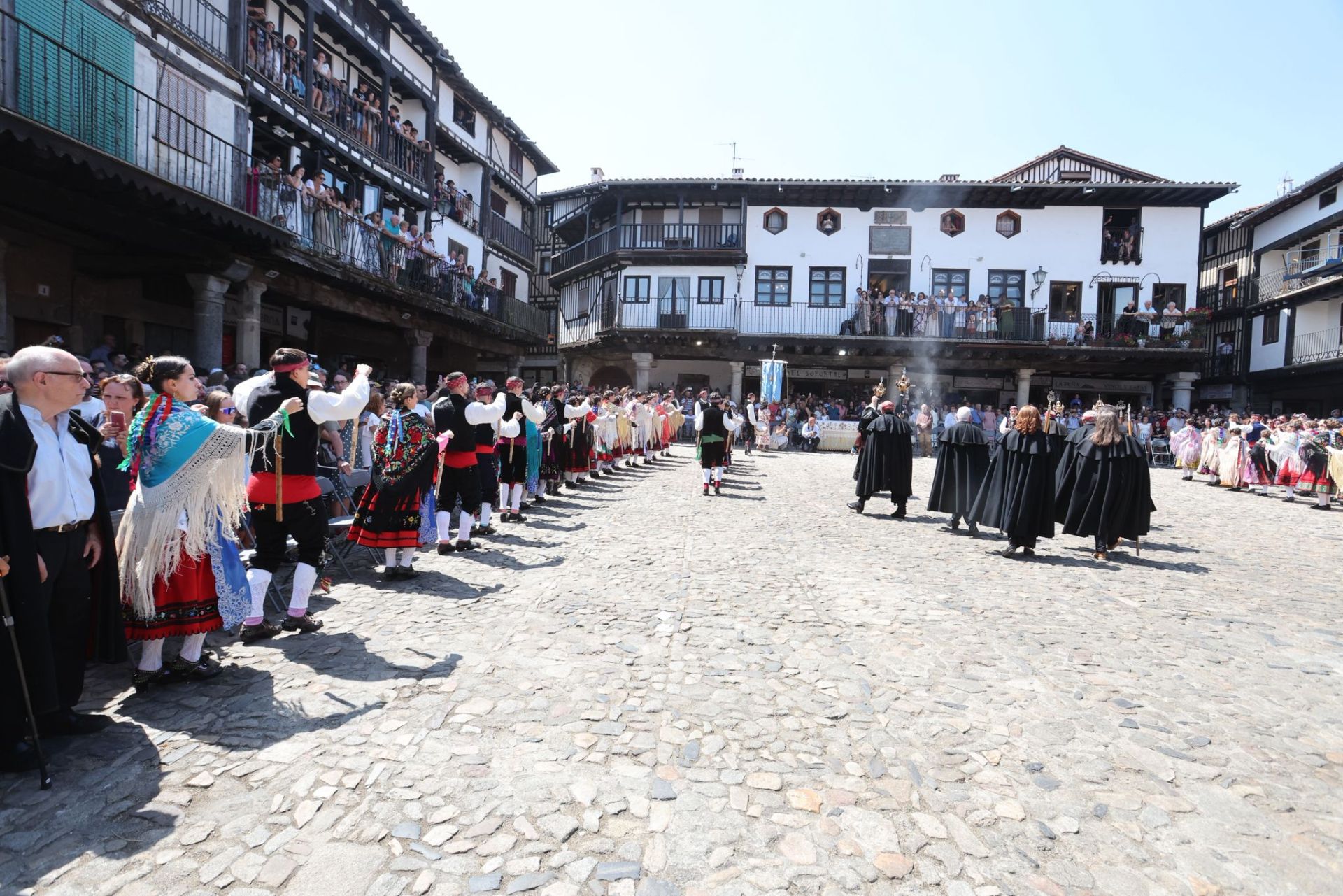 La Alberca &#039;con el corazón dividido entre el fuego y el inicio de las fiestas&#039;