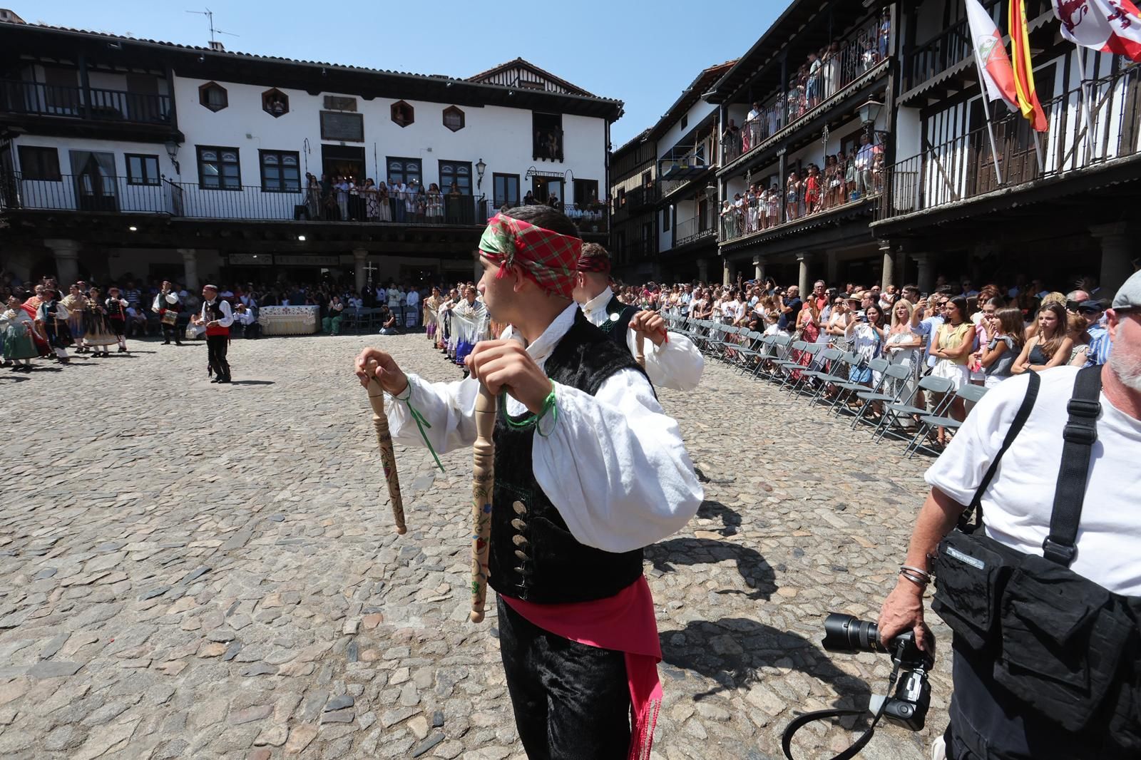 La Alberca &#039;con el corazón dividido entre el fuego y el inicio de las fiestas&#039;