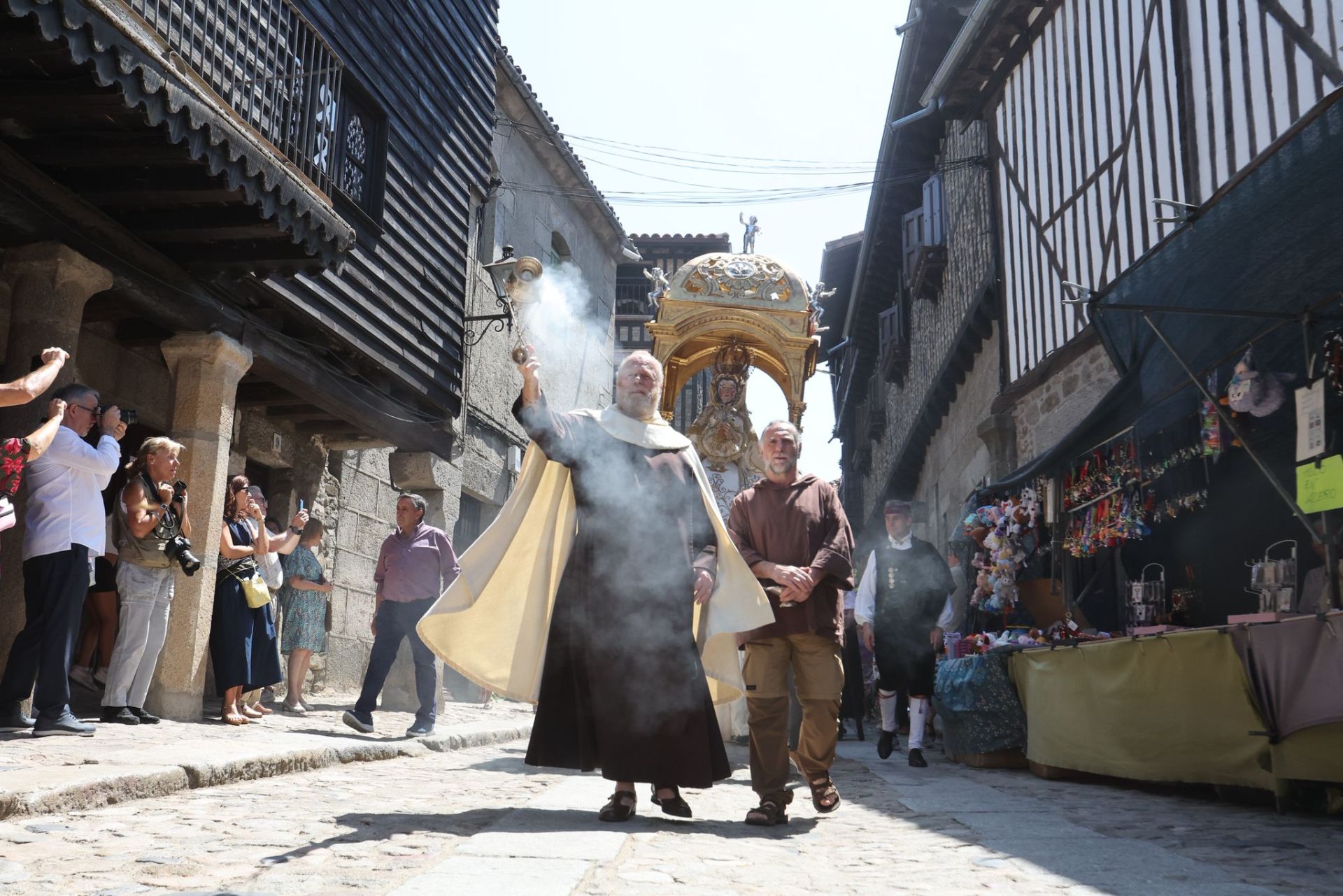 La Alberca &#039;con el corazón dividido entre el fuego y el inicio de las fiestas&#039;