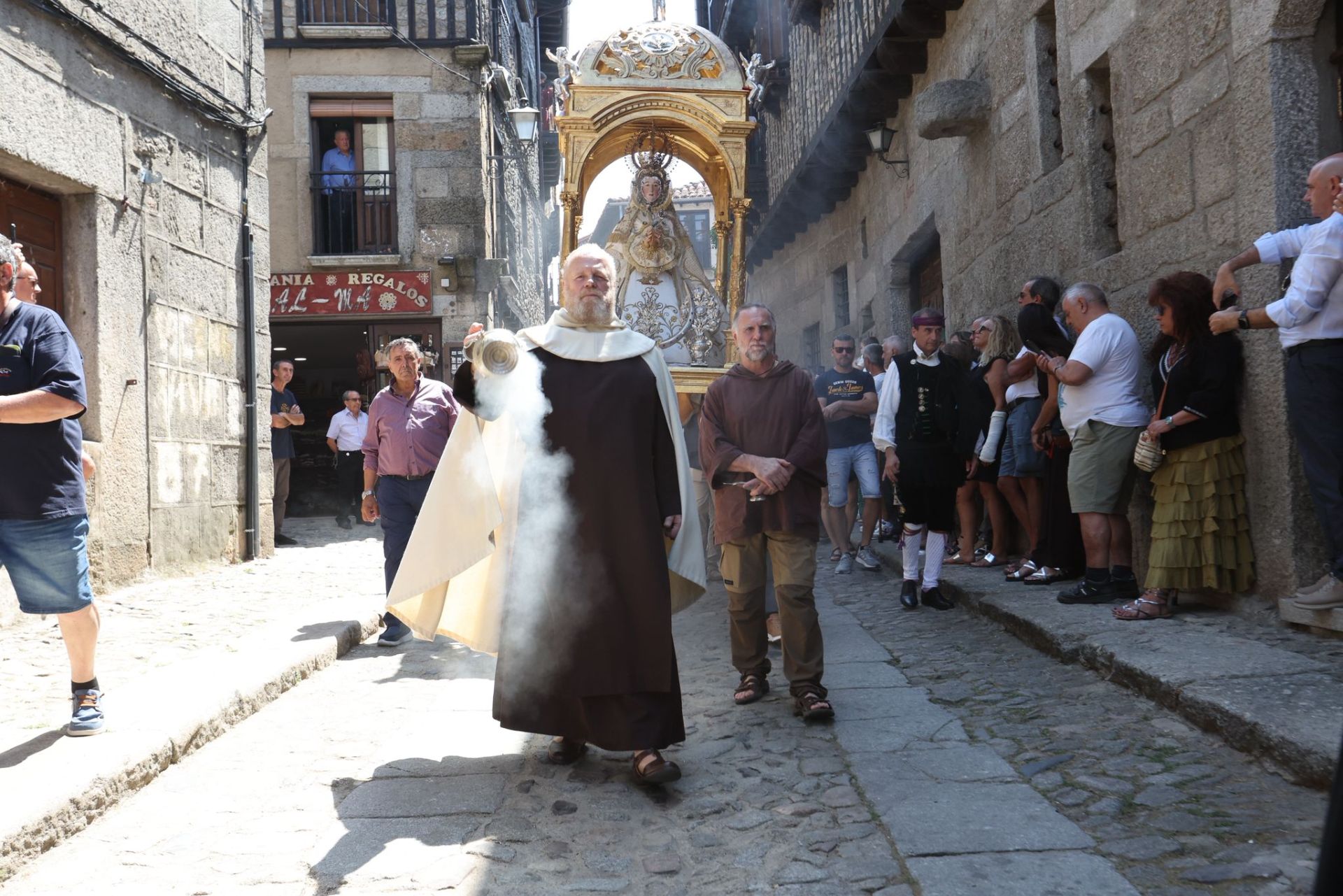 La Alberca &#039;con el corazón dividido entre el fuego y el inicio de las fiestas&#039;