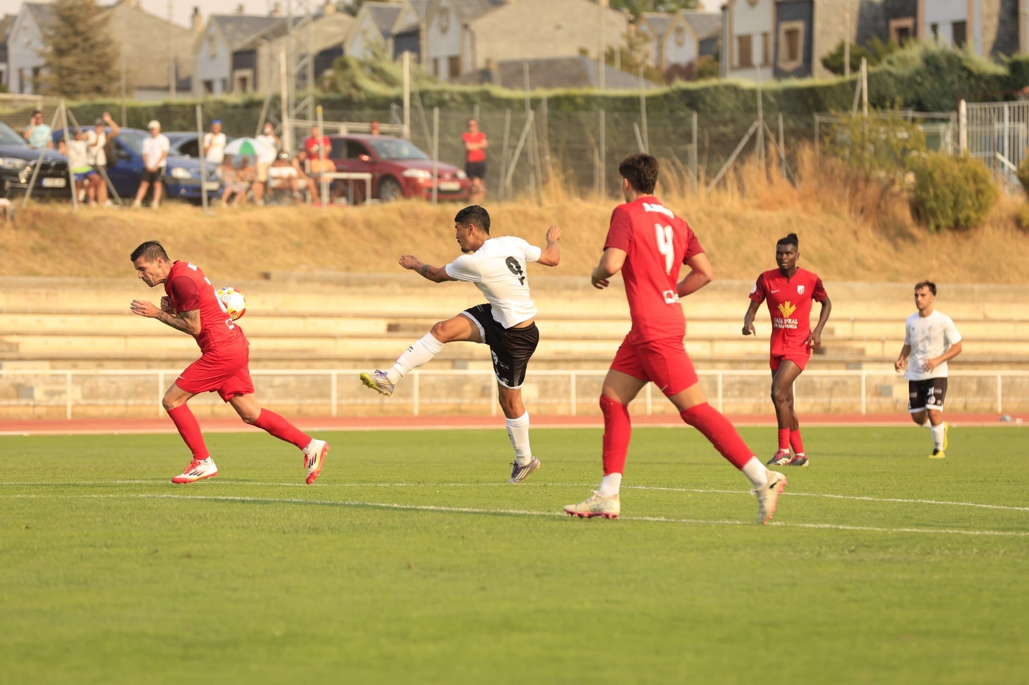 El derbi entre el Salamanca UDS y el Santa Marta, en imágenes