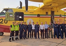 Uno de los aviones-cisterna Canadair italianos aterrizados en la base aérea de Matacán.