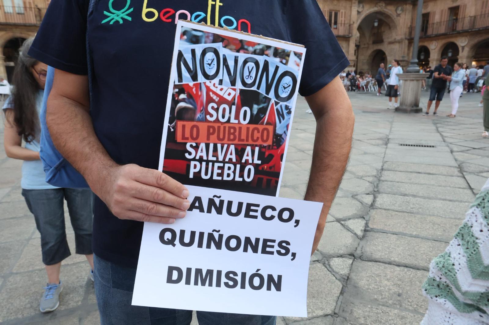 En imágenes, la manifestación en Salamanca por la gestión de los incendios