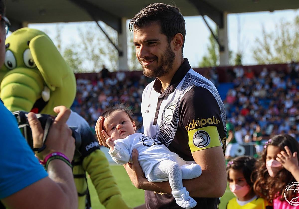 El club ha decidido regalar el carné de la presente temporada a todos los bebés que nazcan en la provincia de Salamanca.
