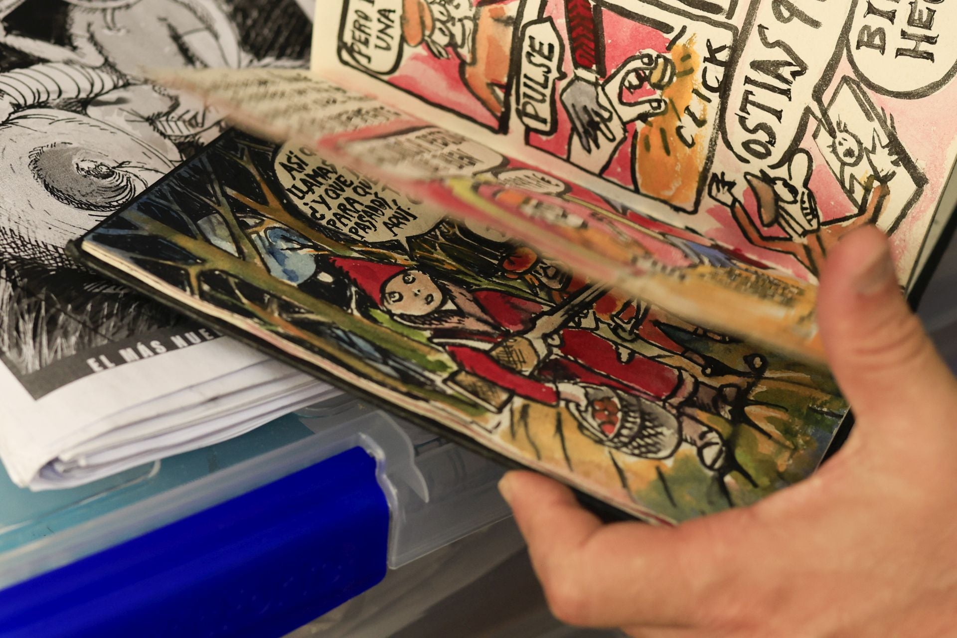 Entramos en el estudio de uno de los pioneros del cómic underground en Salamanca