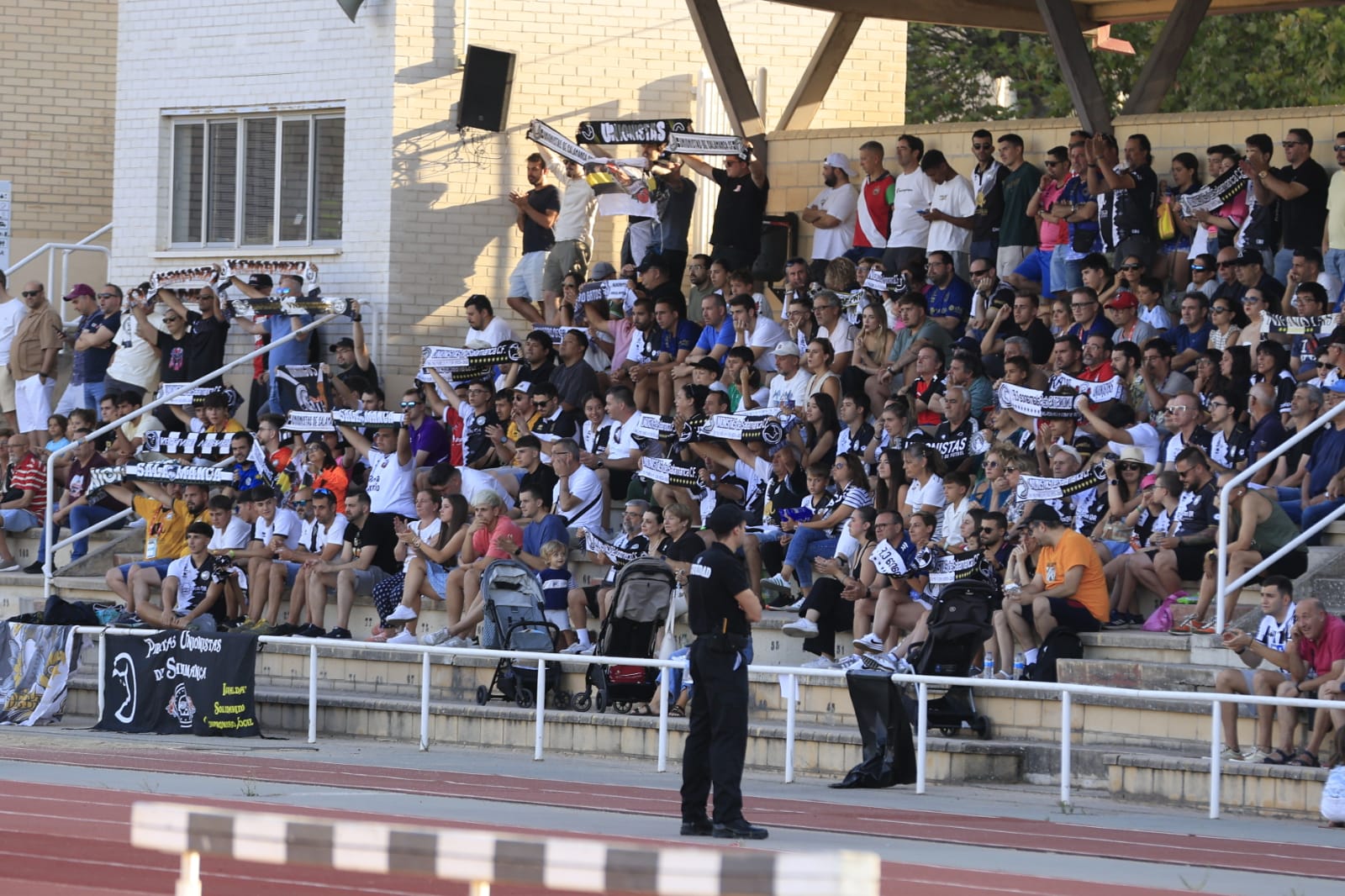En imágenes, el partido entre Unionistas y el Mérida que honra a la extinta UDS