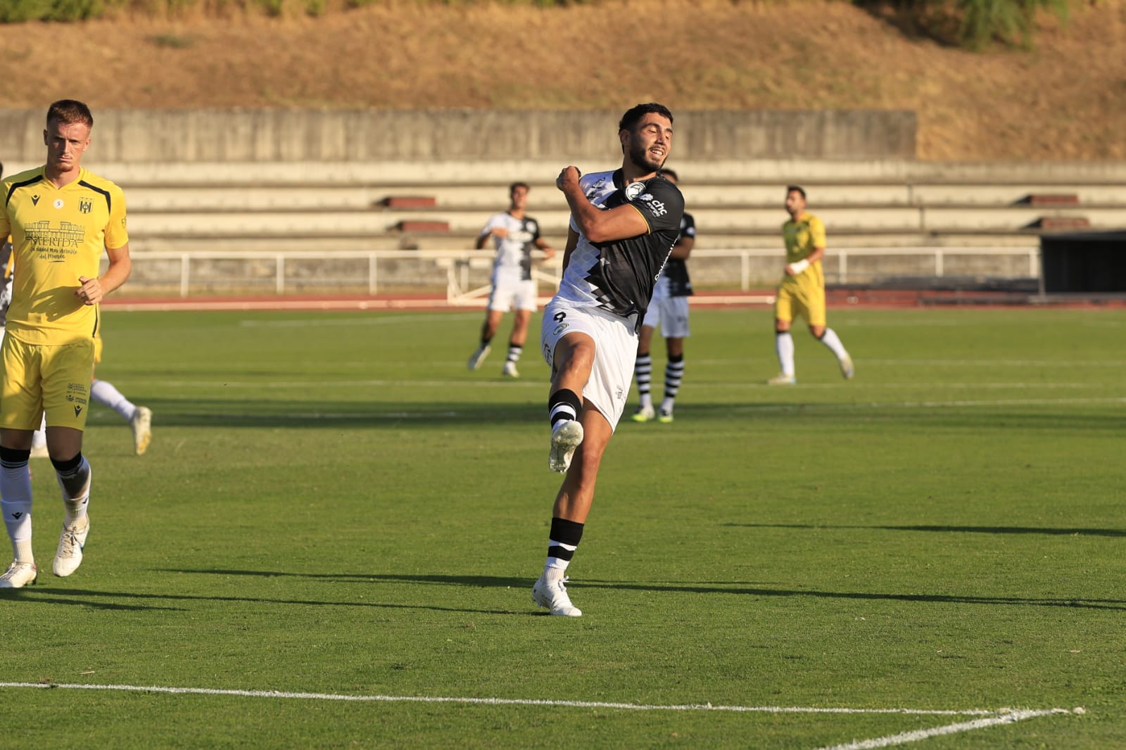 En imágenes, el partido entre Unionistas y el Mérida que honra a la extinta UDS