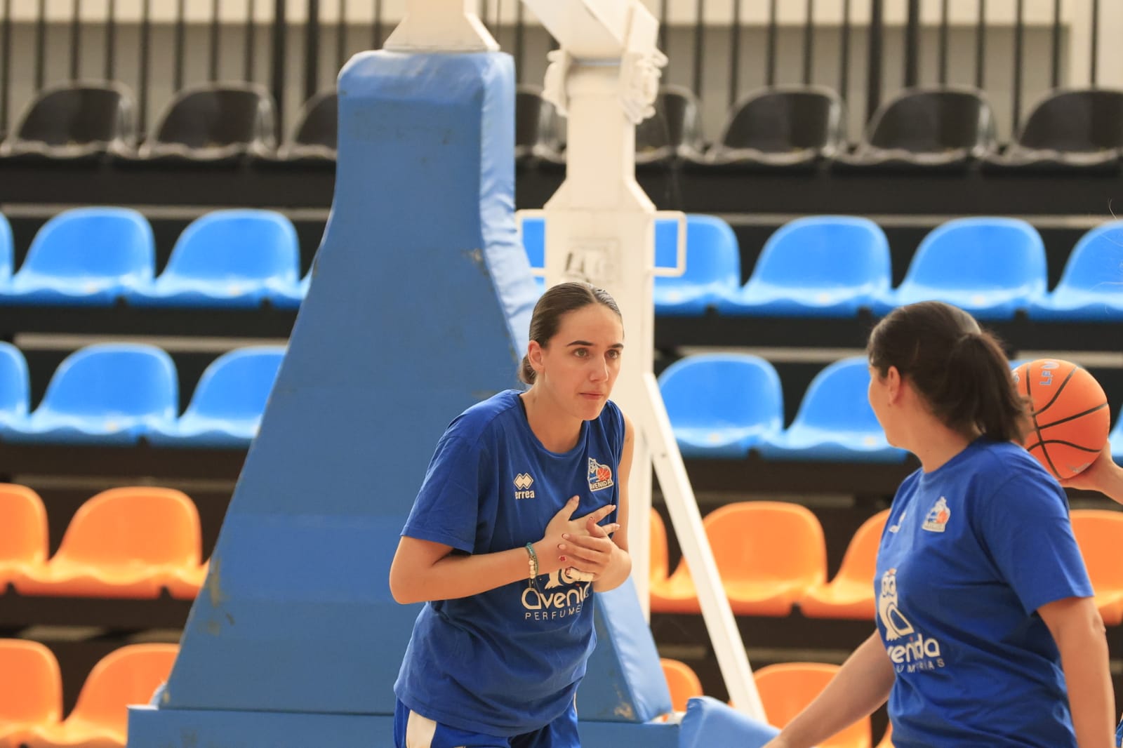 El primer entrenamiento de la temporada de Perfumerías Avenida, en imágenes
