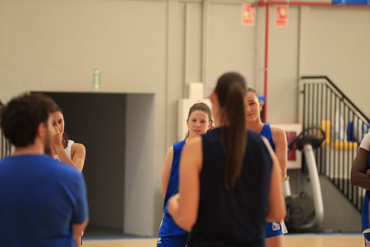 El primer entrenamiento de la temporada de Perfumerías Avenida, en imágenes