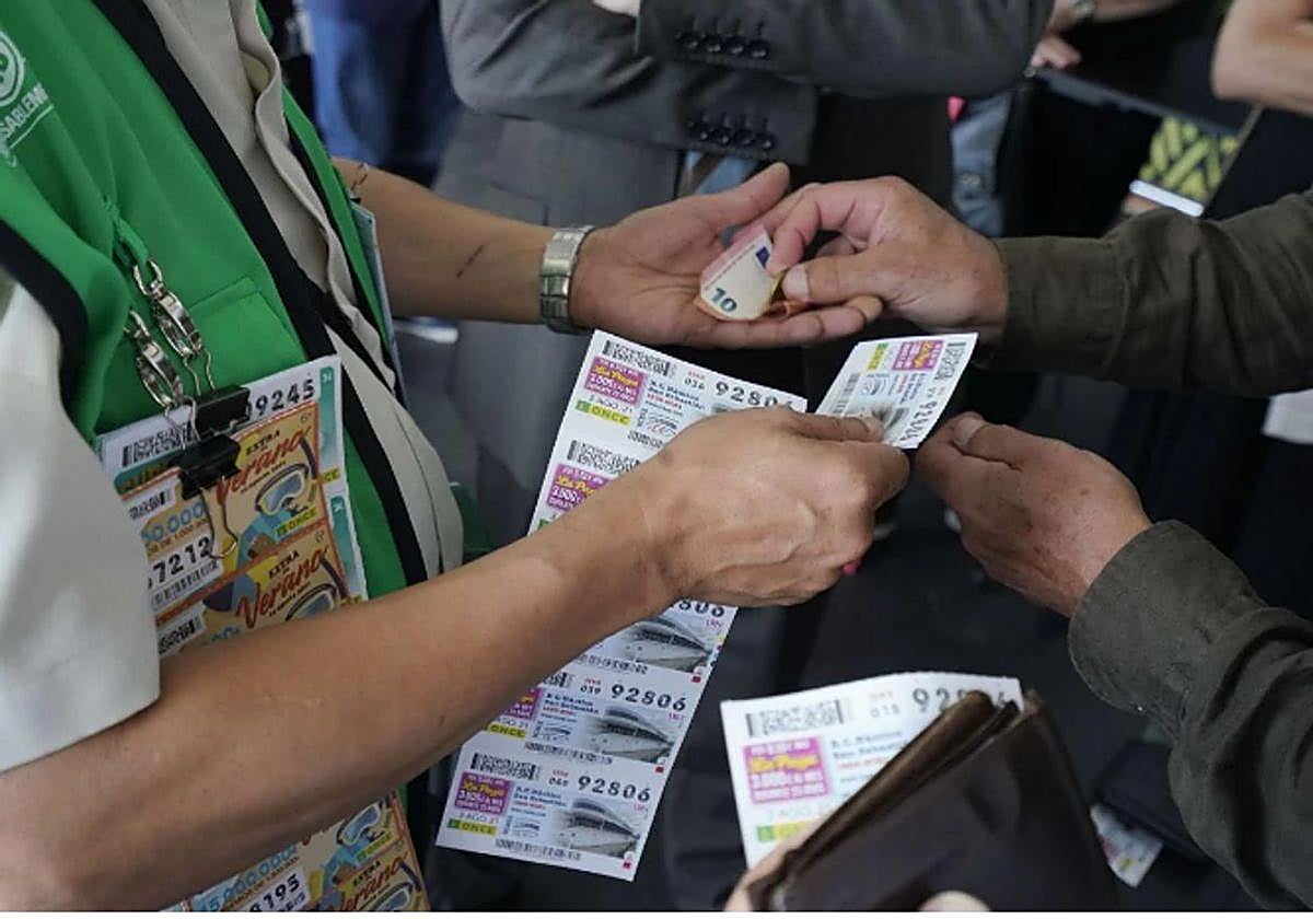 Imagen de archivo de un vendedor de la ONCE: