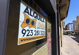 Cartel de alquiler en Salamanca